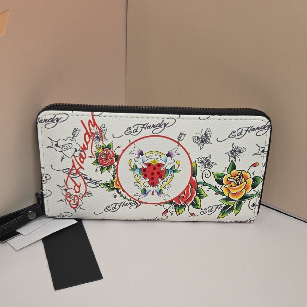 🤍🔹️Ed Hardy🔹️ White Tattoo Heart & Rose Zip Wallet/ Wristlet